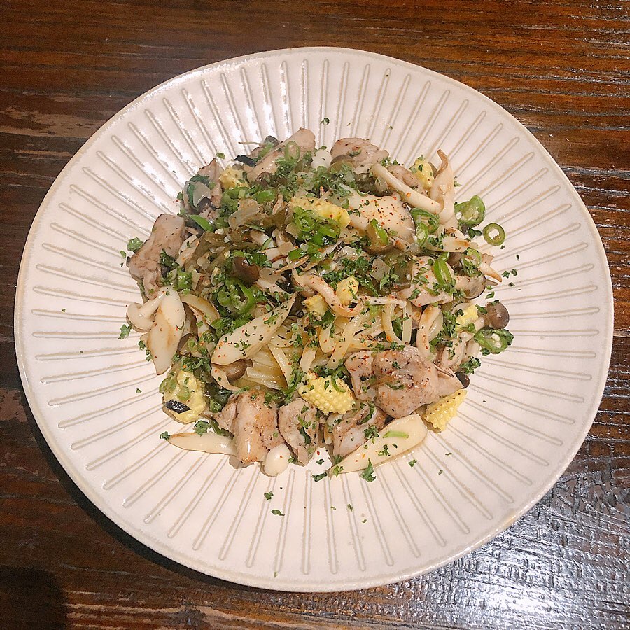 吃。東西 剝皮辣椒蕈菇雞肉麵