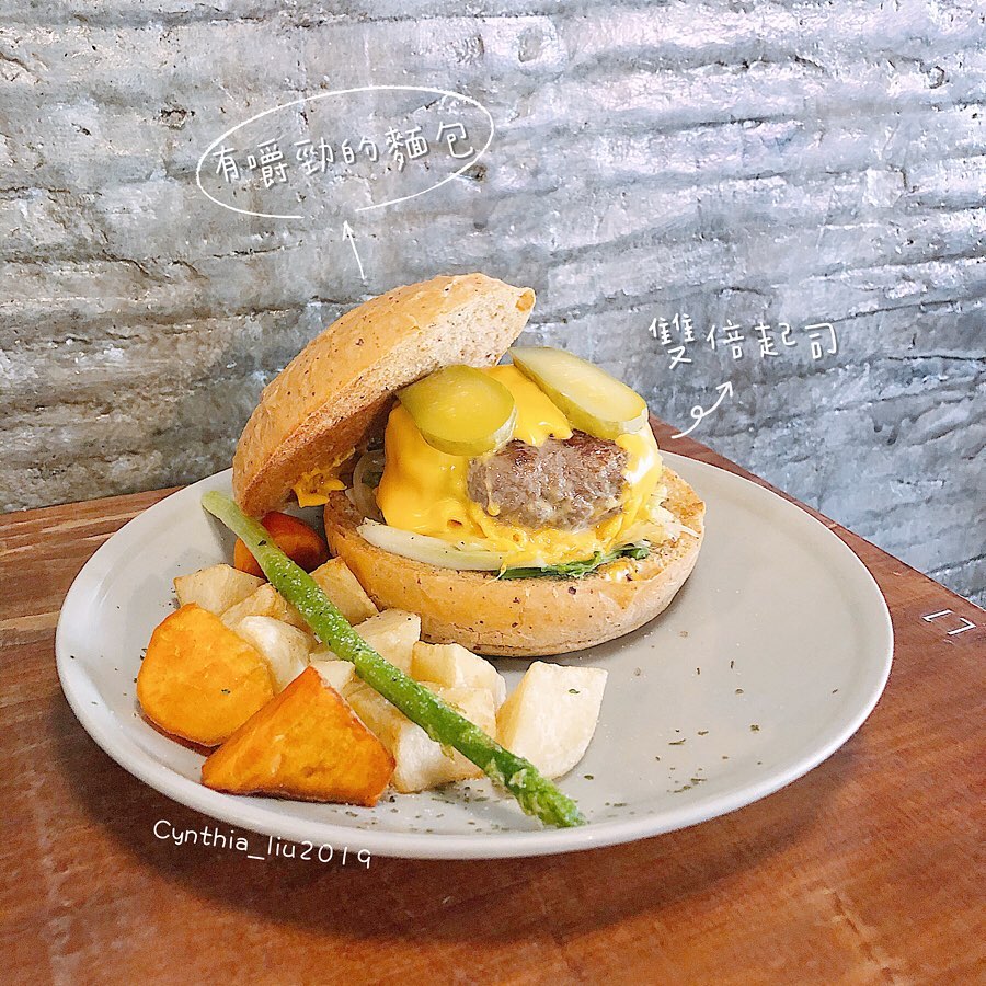 AGA BURGER﻿ 黃牛肉排堡+起司